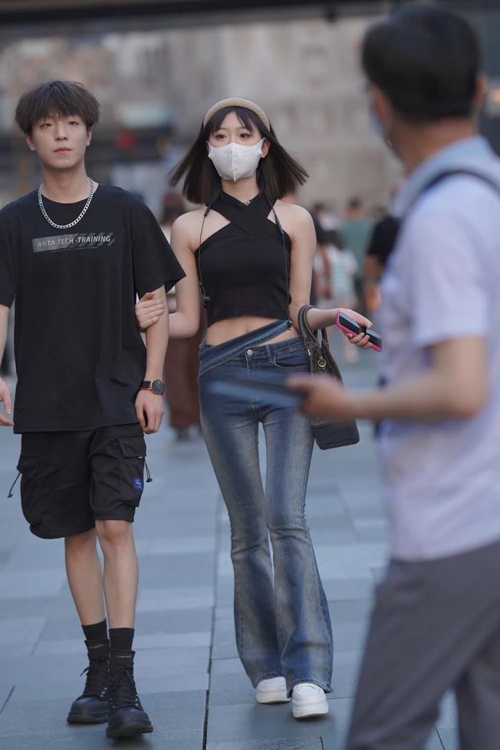 揭秘微密圈 萱福晋的诱惑世界:甜美coser的私密狂欢 2 揭秘微密圈 萱福晋的诱惑世界:甜美coser的私密狂欢