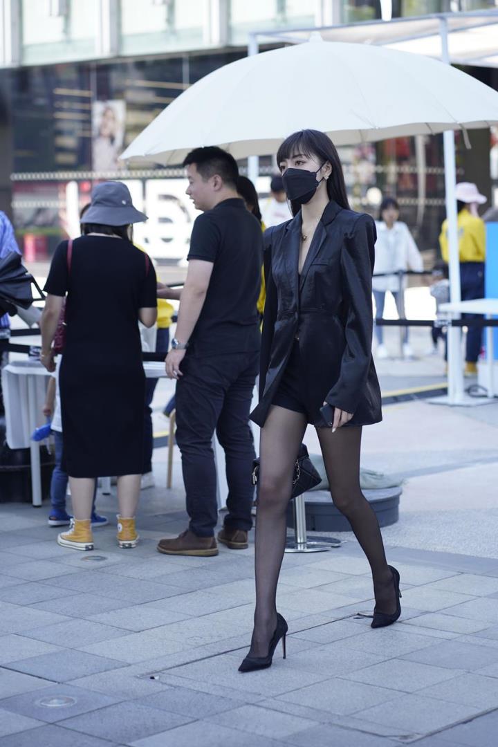 微密圈小艾根本吃不饱:反差女神COS爆火内幕,粉丝欲罢不能的秘密 1 微密圈小艾根本吃不饱:反差女神COS爆火内幕,粉丝欲罢不能的秘密