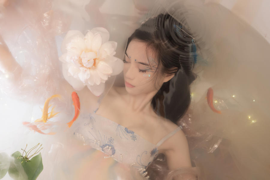 写真圈新顶流:白莉爱吃巧克力摄影师,如何用18GB甜度征服二次元 4 写真圈新顶流:白莉爱吃巧克力摄影师,如何用18GB甜度征服二次元