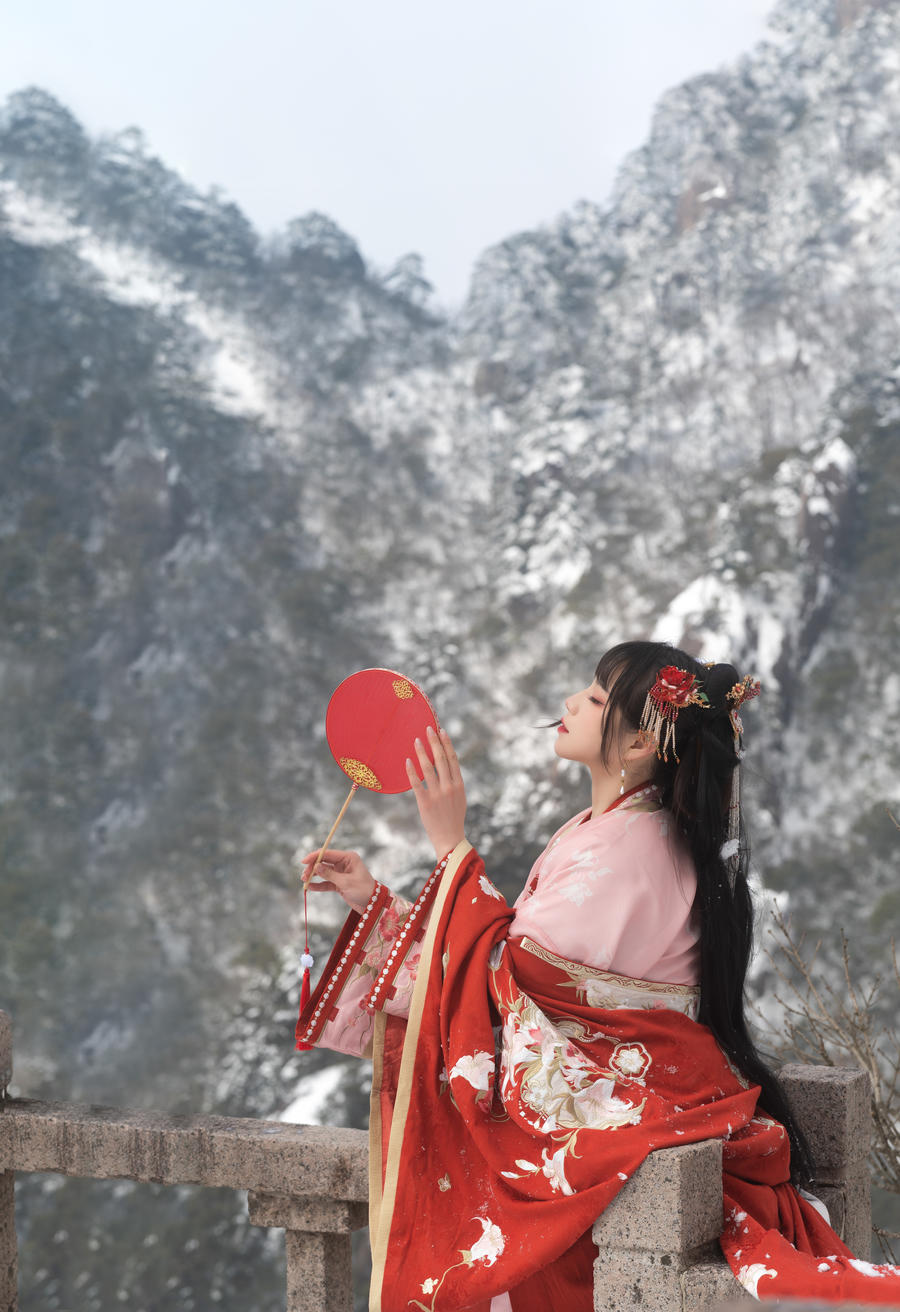 白易子教主:从二次元萌妹到游戏女神的华丽蜕变 4 白易子教主:从二次元萌妹到游戏女神的华丽蜕变