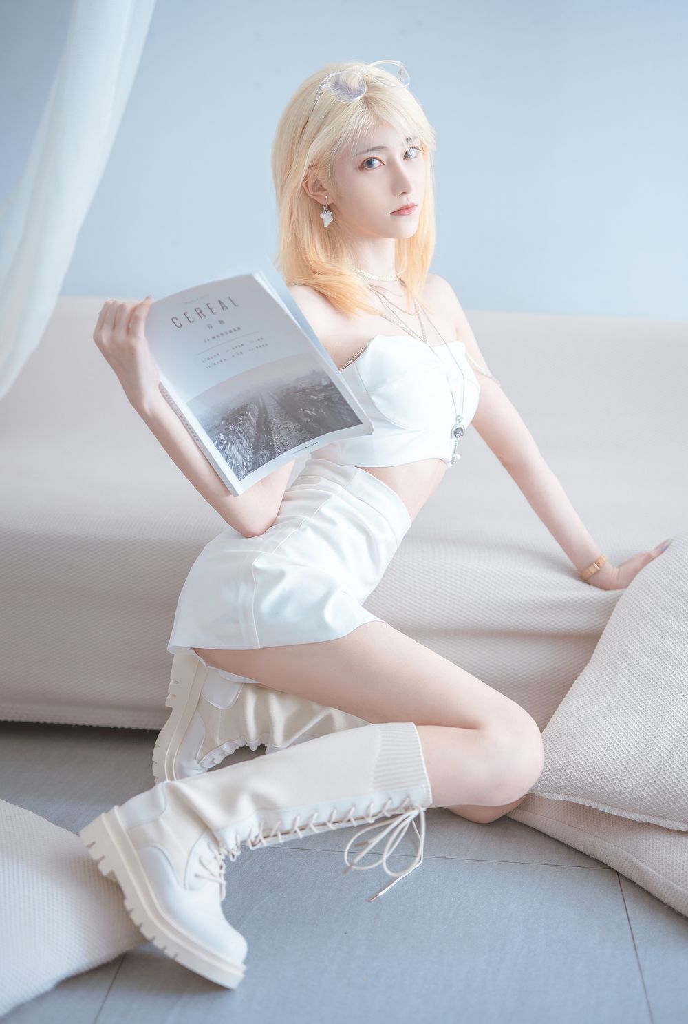 南桃Momoko:从素人到顶流Coser的逆袭之路,这位170cm长腿女神是如何征服180万粉丝的? 5 南桃Momoko:从素人到顶流Coser的逆袭之路,这位170cm长腿女神是如何征服180万粉丝的?