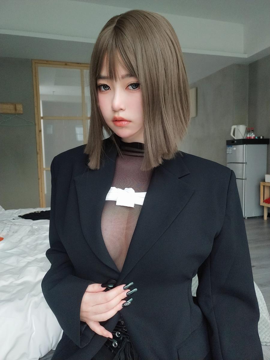揭秘微密圈徐珺大哥的魅惑世界:从舞蹈到Cosplay的火辣蜕变 14 揭秘微密圈徐珺大哥的魅惑世界:从舞蹈到Cosplay的火辣蜕变