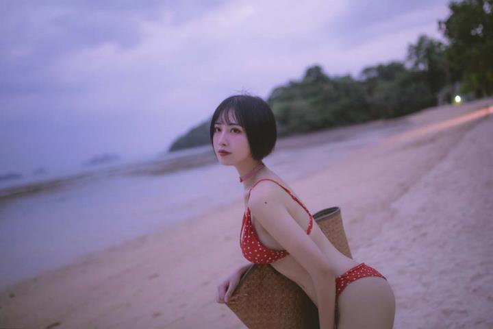 水蜜桃米米套图:探秘网红博主的私密写真世界 3 水蜜桃米米套图:探秘网红博主的私密写真世界