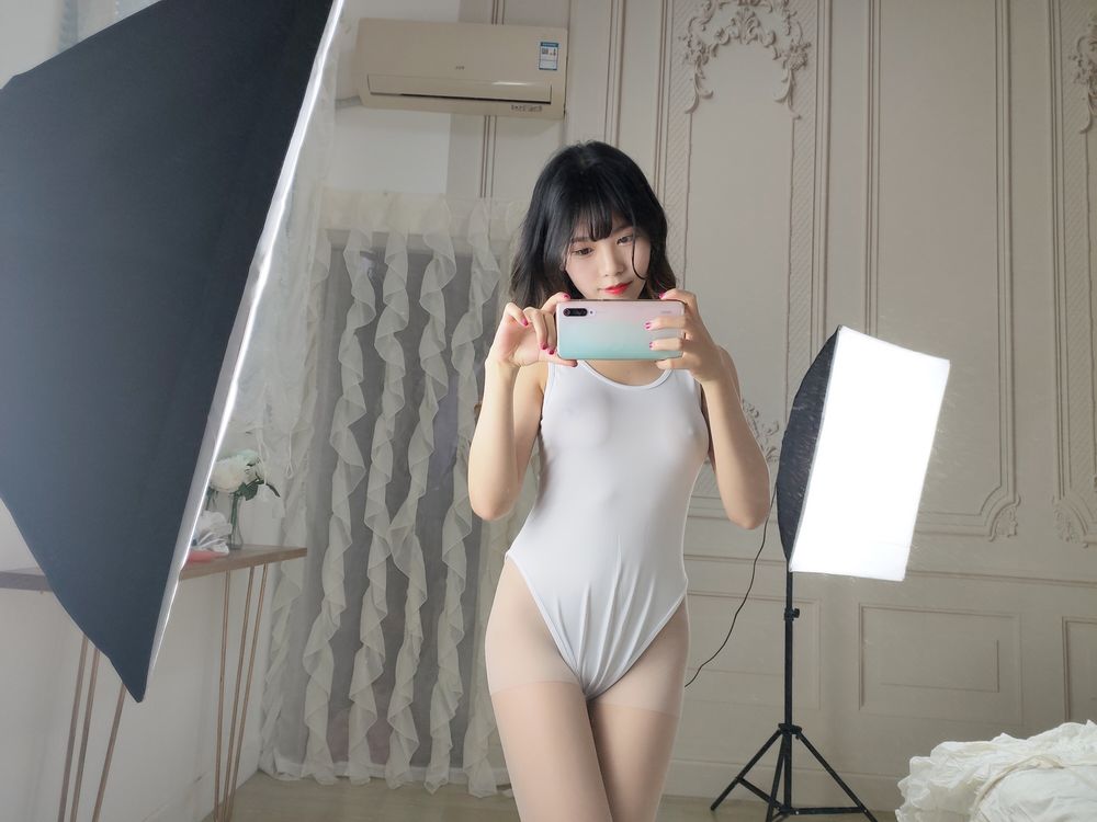 微密圈熊暴尼揭秘:火辣身材与私密福利大放送 2 微密圈熊暴尼揭秘:火辣身材与私密福利大放送