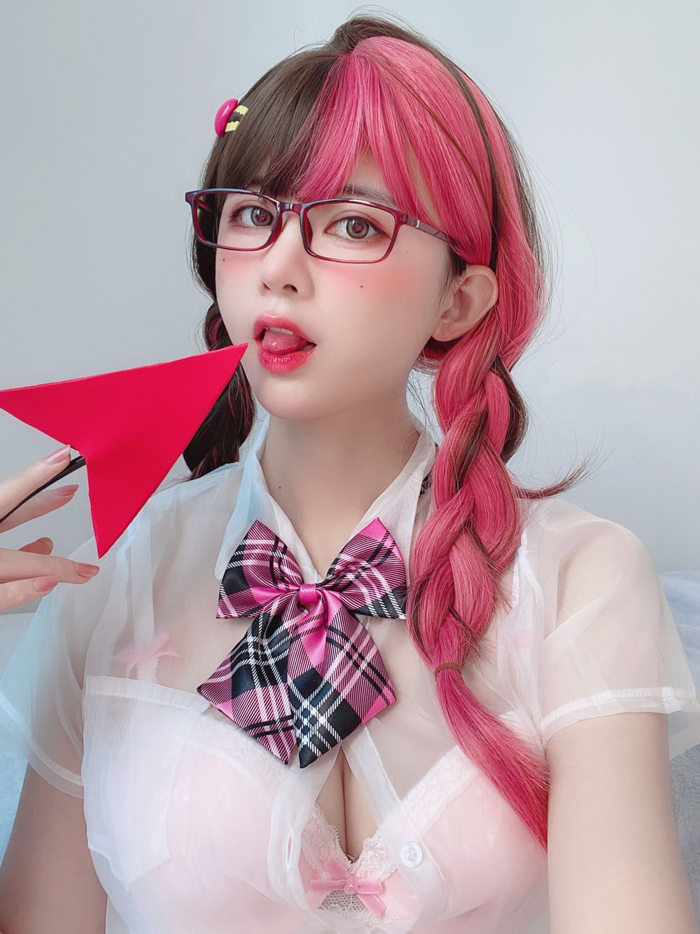 眼酱大魔王w:戴眼镜的次元魅力女王,COS界的多面尤物 2 眼酱大魔王w:戴眼镜的次元魅力女王,COS界的多面尤物