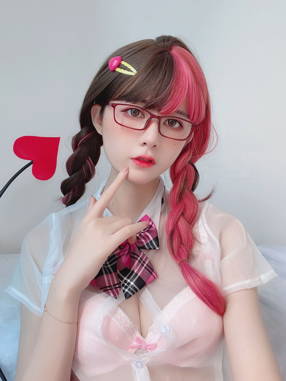 眼酱大魔王w:戴眼镜的次元魅力女王,COS界的多面尤物 3 眼酱大魔王w:戴眼镜的次元魅力女王,COS界的多面尤物