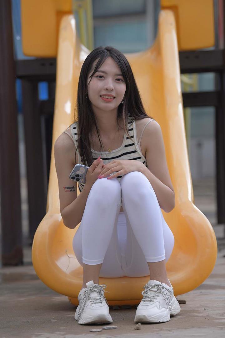 十万珍吱伏特:从甜美护士到二次元女神的蜕变传奇 5 十万珍吱伏特:从甜美护士到二次元女神的蜕变传奇