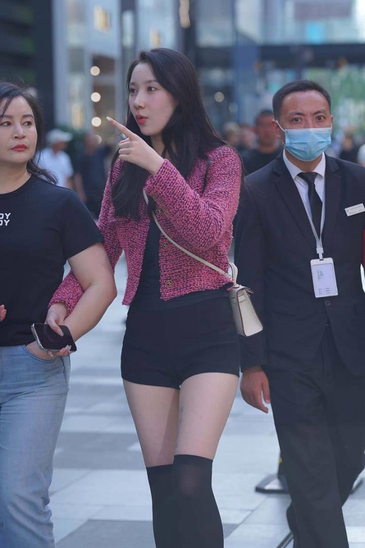 微密圈小萌子:揭秘四川辣妹的性感写真帝国 9 微密圈小萌子:揭秘四川辣妹的性感写真帝国