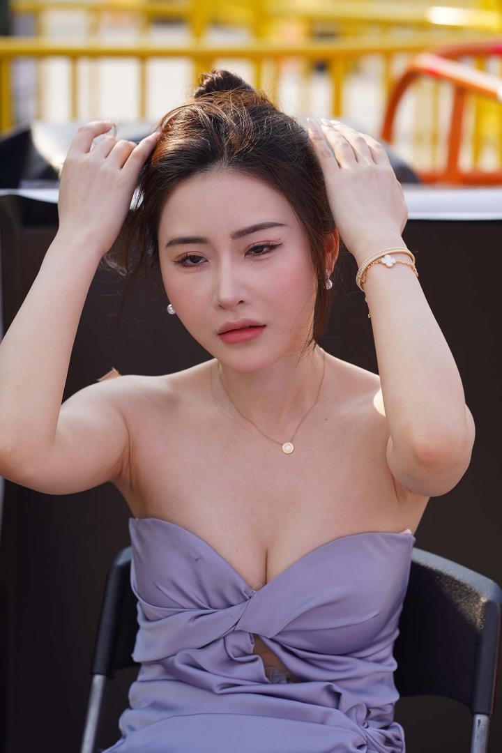 Lingyu69:网红界的性感女神,用镜头诠释极致魅力 1 Lingyu69:网红界的性感女神,用镜头诠释极致魅力
