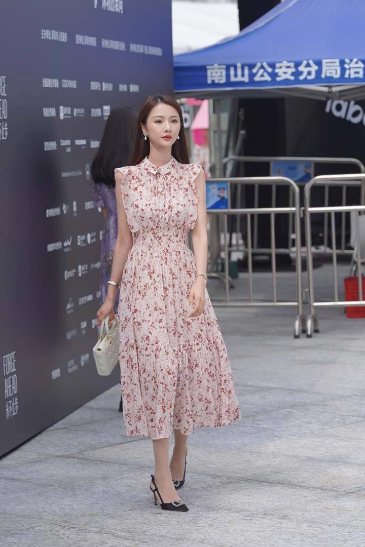 半半子:从江西小镇走向全网的二次元女神传奇 4 半半子:从江西小镇走向全网的二次元女神传奇