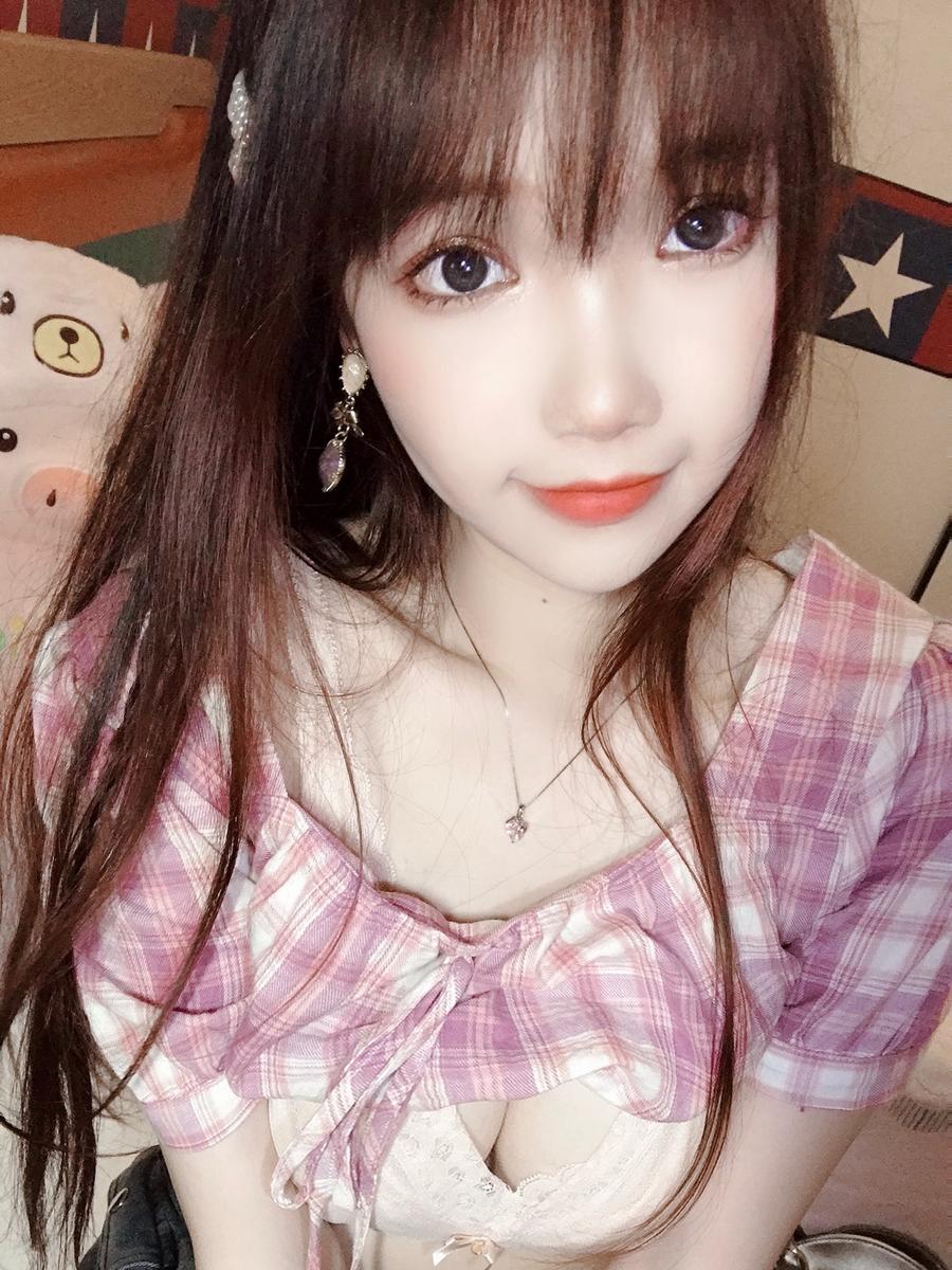 写真圈新顶流:白莉爱吃巧克力摄影师,如何用18GB甜度征服二次元 5 写真圈新顶流:白莉爱吃巧克力摄影师,如何用18GB甜度征服二次元