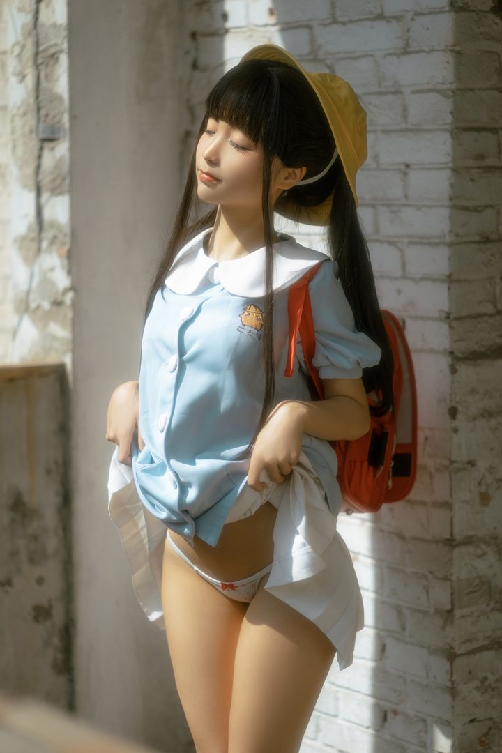 蠢沫沫小黄帽:绅士与童真的终极混合体,这顶帽子凭什么让全网疯了? 2 蠢沫沫小黄帽:绅士与童真的终极混合体,这顶帽子凭什么让全网疯了?