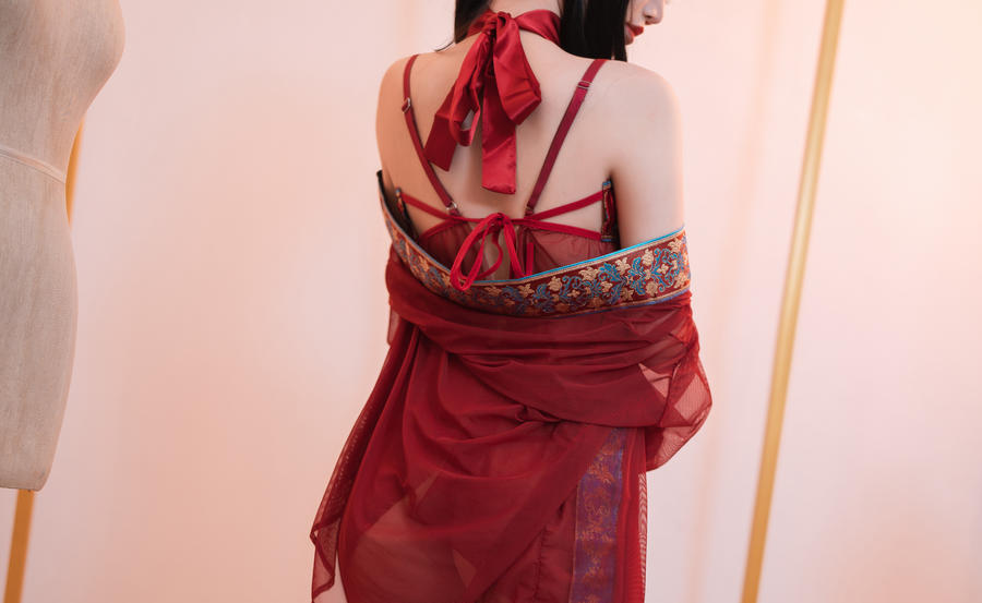 语画界 奶瓶:宅圈顶流女神出圈现场,二次元真实COS博主的每个细节都让人心跳 3 语画界 奶瓶:宅圈顶流女神出圈现场,二次元真实COS博主的每个细节都让人心跳